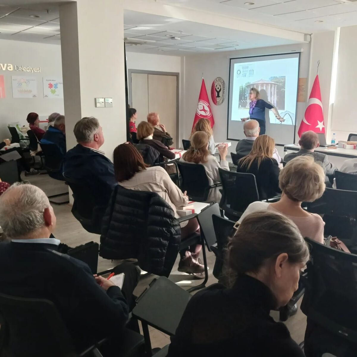Arkeologlar Derneği İzmir Şubesi ve Afrodisias’ı Sevenler Derneği’nin düzenlediği  ‘’Tarihe