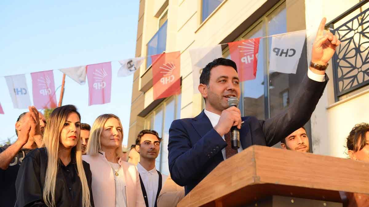 Cumhuriyet Halk Partisi (CHP) Bayraklı Belediye Başkan adayı İrfan Önal,