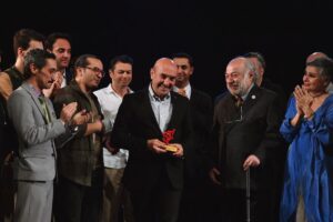İzmir’in 70 yıllık hasretini gidererek Şehir Tiyatrosu’nu yeniden hayata geçiren