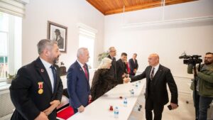 İzmir Büyükşehir Belediye Başkanı Tunç Soyer, 18 Mart Şehitleri Anma