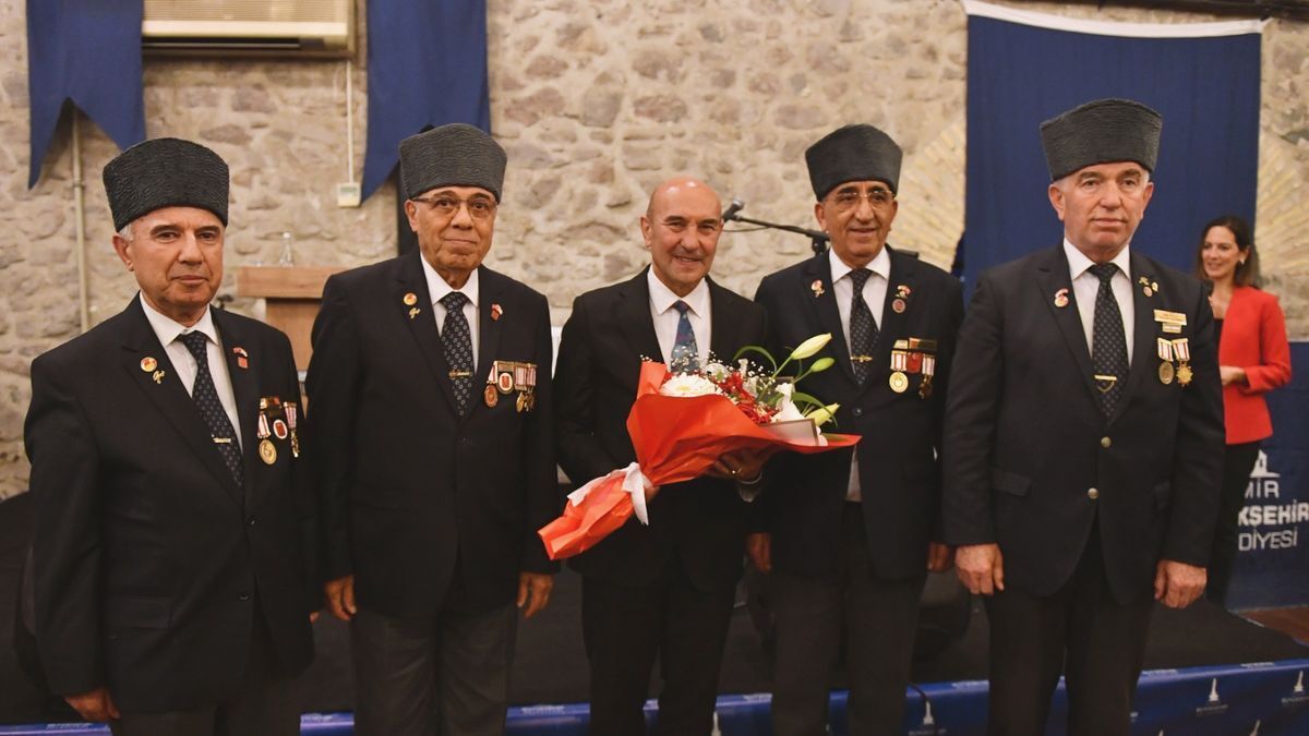 İzmir Büyükşehir Belediye Başkanı Tunç Soyer’in ev sahipliğinde Tarihi Havagazı