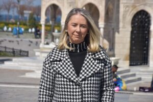 İZMİR’in Konak ilçesinde tarihi dokulara sahip çıkarak hem ticareti hem