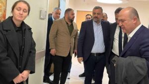 Buca İlçe Başkanı Çağdaş Kaya, geçirdiği kalp krizi sonrasında hastanedeki