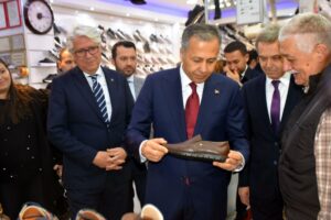 İçişleri Bakanı Ali Yerlikaya, İzmir programı kapsamında Buca’nın Şirinyer semtindeki