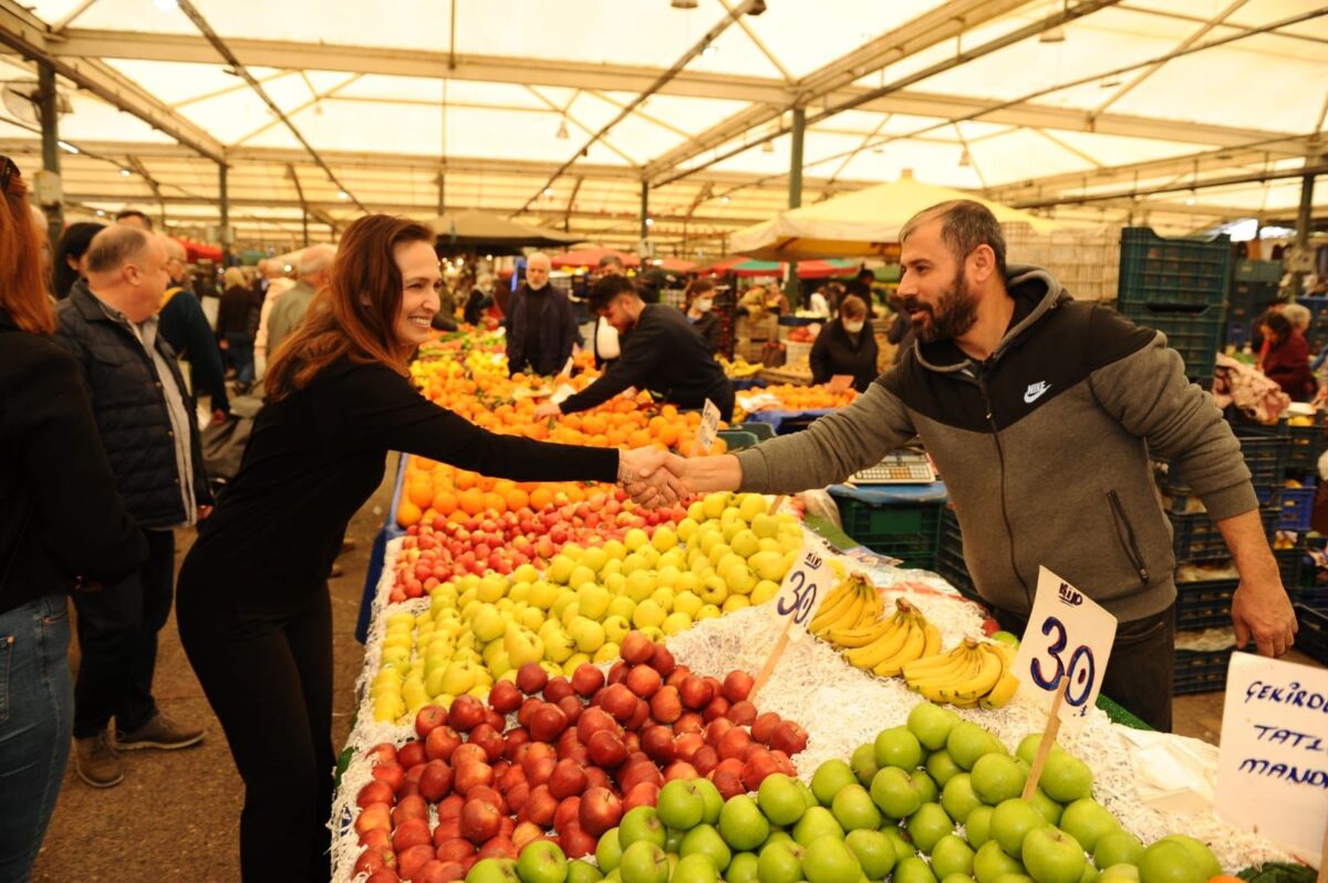 Esnaf ve vatandaşların ilgisiyle karşılanan Başkan Adayı Ünsal, 3,5 saat