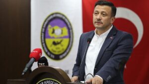Seçim çalışmalarını aralıksız bir şekilde sürdüren Hamza Dağ, güne Konak’ta