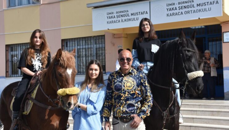 İzmir’de atları ile oy vermeye geldiler