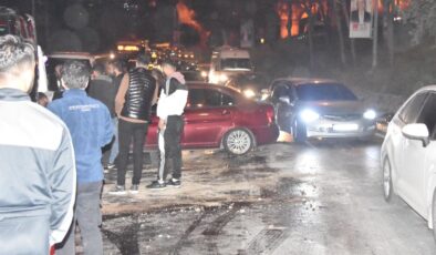 İzmir’de iki otomobil çarpıştı: 3 yaralı