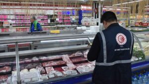 Ticaret Bakanlığı, Türkiye genelindeki marketlerde fahiş fiyat denetimi başlattı. Denetimlerde,
