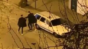 Olay, gece saatlerinde Bornova ilçesi Kazımdirik Mahallesi Gediz Caddesi’nde meydana