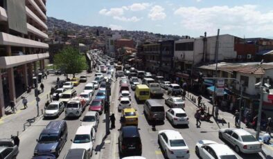 İzmir’de trafiğe kayıtlı araç sayısı arttı