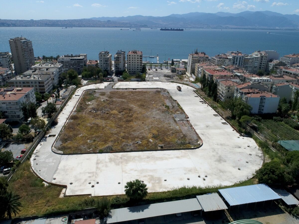 İzmir’de Karşıyaka Spor Kulübü camiası, 31 Mart Yerel Seçimleri öncesi