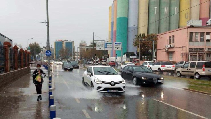 İzmir’de kuvvetli yağış: Meteorolojiden uyarı geldi