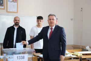 İzmir Valisi Süleyman Elban, Konak Mithatpaşa Mesleki ve Teknik Anadolu