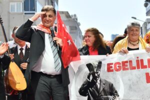 CHP İzmir Büyükşehir Belediye Başkan Adayı Dr. Cemil Tugay,  İsmail