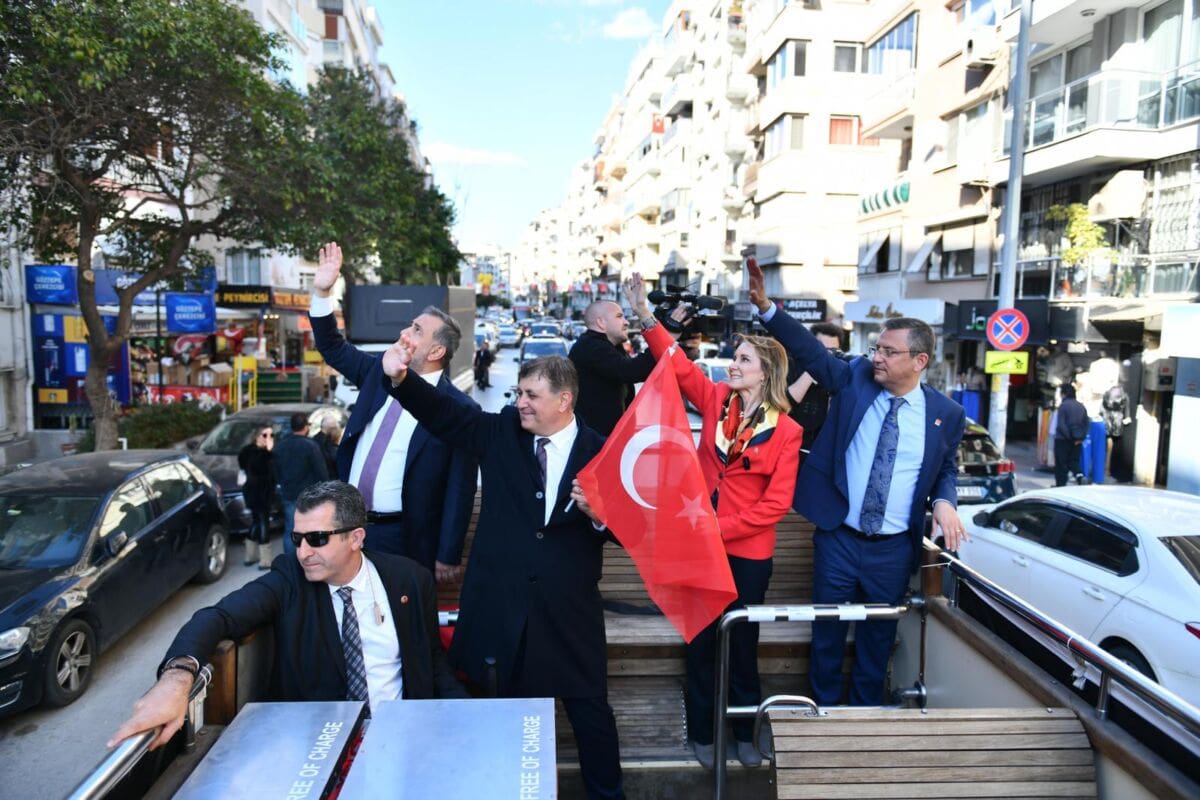 CHP Genel Başkanı Özgür Özel’in İzmir temasları, gün boyu devam