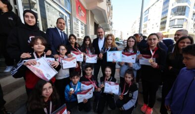 AK Partili Mehmet Kasapoğlu sahada her adayın yanında: ‘İzmir hizmet görecek’