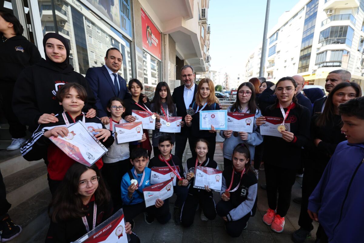 Önceki dönem Gençlik ve Spor Bakanı, İzmir Milletvekili Dr. Mehmet