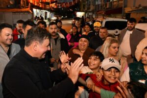 CHP İzmir Büyükşehir Belediye Başkan Adayı Dr. Cemil Tugay, Roman