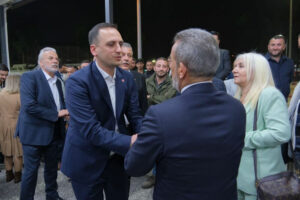 Proje lansman toplantısı sırasında CHP Bornova Belediye Başkan adayı Ömer