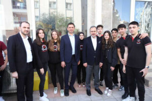 Gaziemir Belediye Başkan adayı Deniz Doğan, önceki dönem Gençlik ve