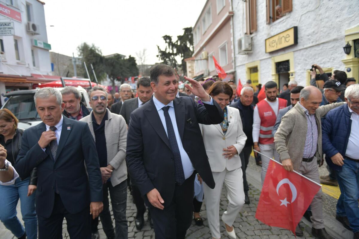 CHP İzmir Büyükşehir Adayı Cemil Tugay Foça’da: ‘Kentimizi gözümüz gibi koruyacağız’