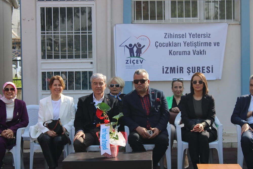 Cumhur İttifakı’nın AK Partili Çiğli Belediye Başkan Adayı Murat Gökçekaya,