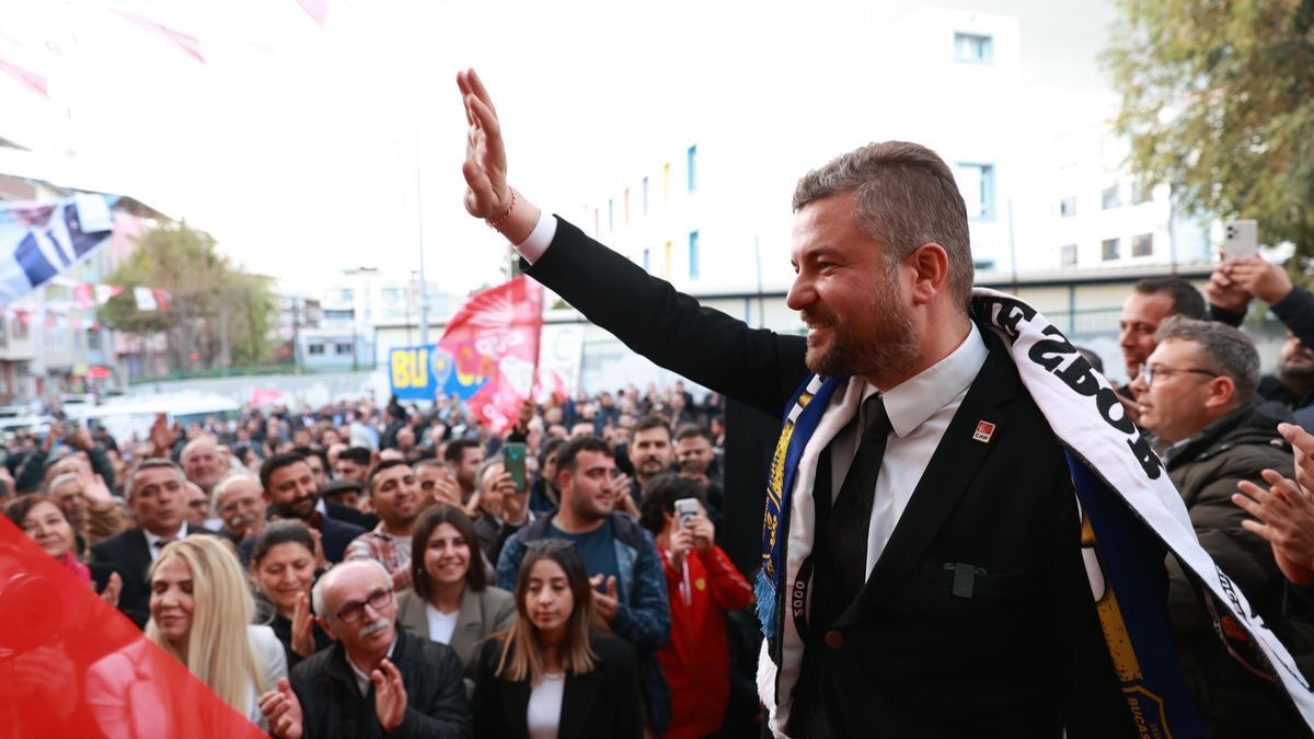 Buca Belediye Başkan adayı Görkem Duman, Kuruçeşme’de seçim ofisi açtı.