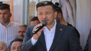 Dağ, Narlıdere ilçesindeki Afyonkarahisarlılar Derneği önünde gerçekleştirilen Kentsel Dönüşüm Toplantısı’na
