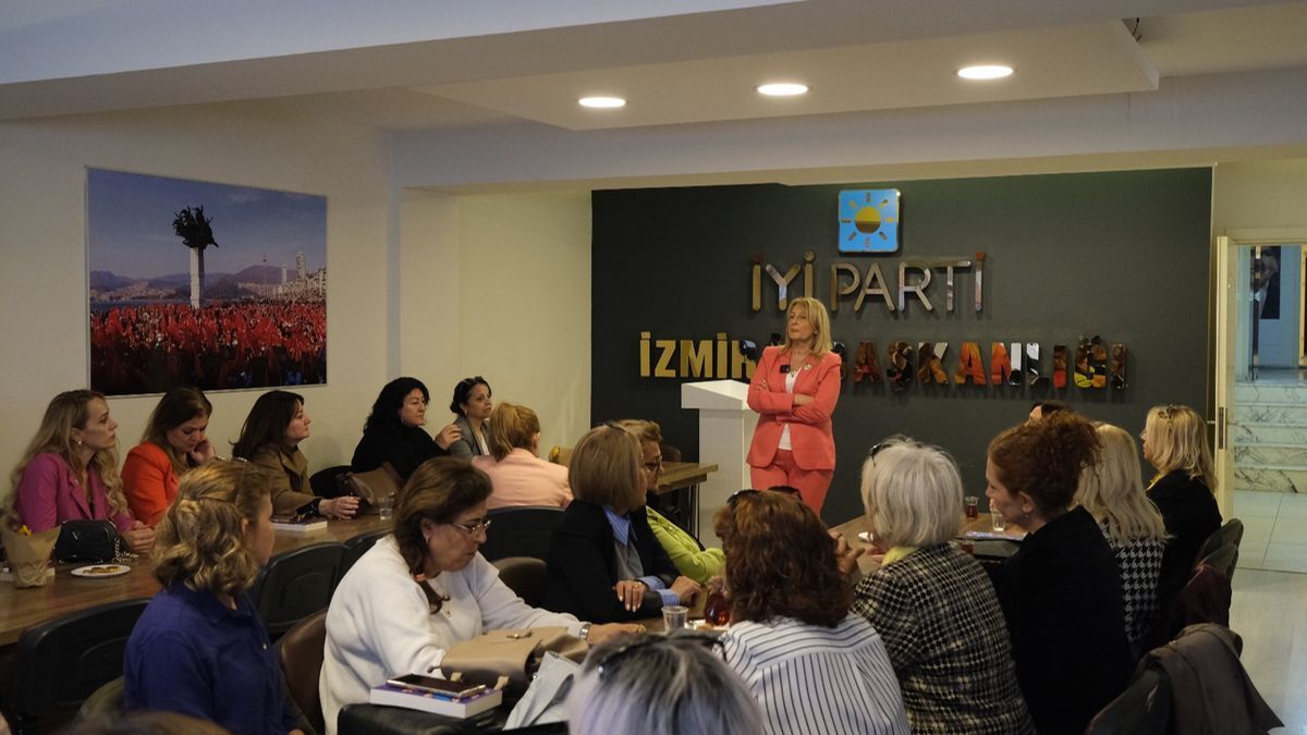 İYİ Parti Kadın Politikaları Başkanı Filiz Çuhadaroğlu, İYİ Parti Konak