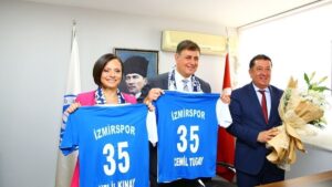 CHP Karabağlar Belediye Başkan Adayı Helil Kınay, güne Gülyaka Mahallesi