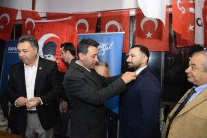 Cumhuriyet Halk Partisi (CHP) Bayraklı Belediye Başkan adayı İrfan Önal’a