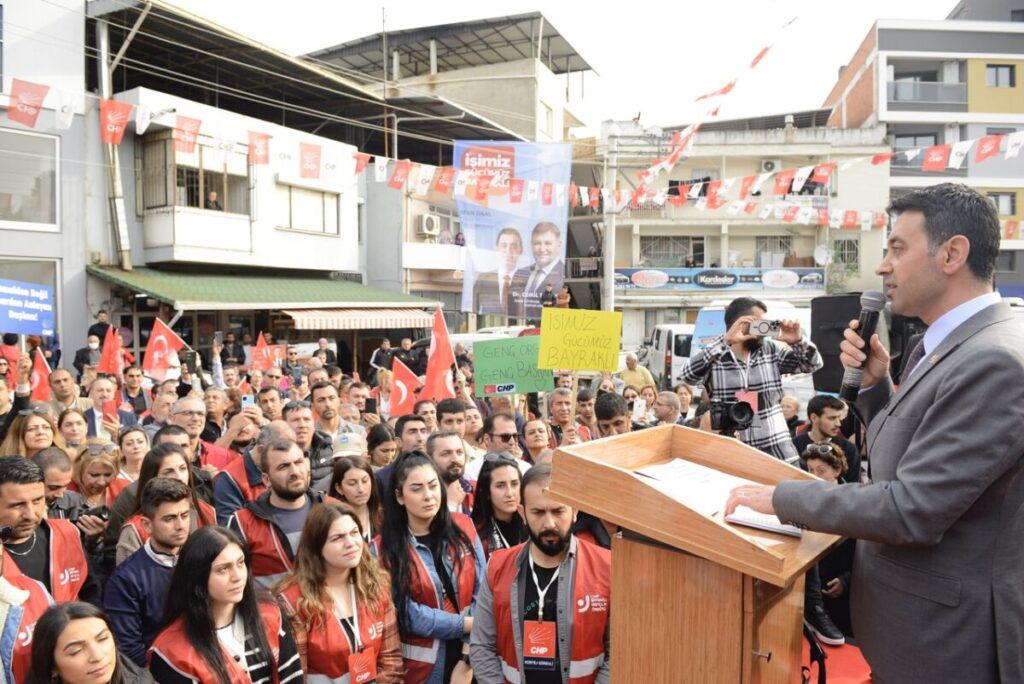 İrfan Önal: Bayraklı da İzmir de bizim kalacak!