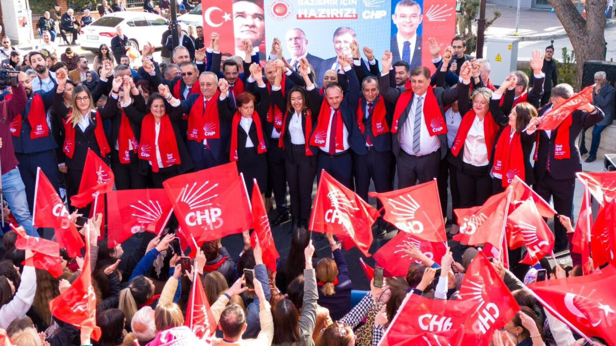 CHP Gaziemir Belediye Başkan Adayı Ünal Işık ve meclis üyesi