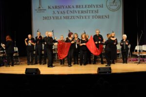 İzmir’deki 3. yaş üniversitelerine devam eden 60 yaş üzeri vatandaşların