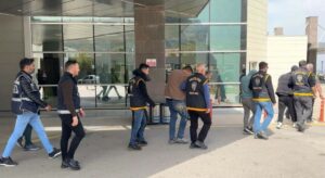 MANİSA’da kendilerini avukat olarak tanıtıp, bir vatandaşı farklı tarihlerde toplam 500