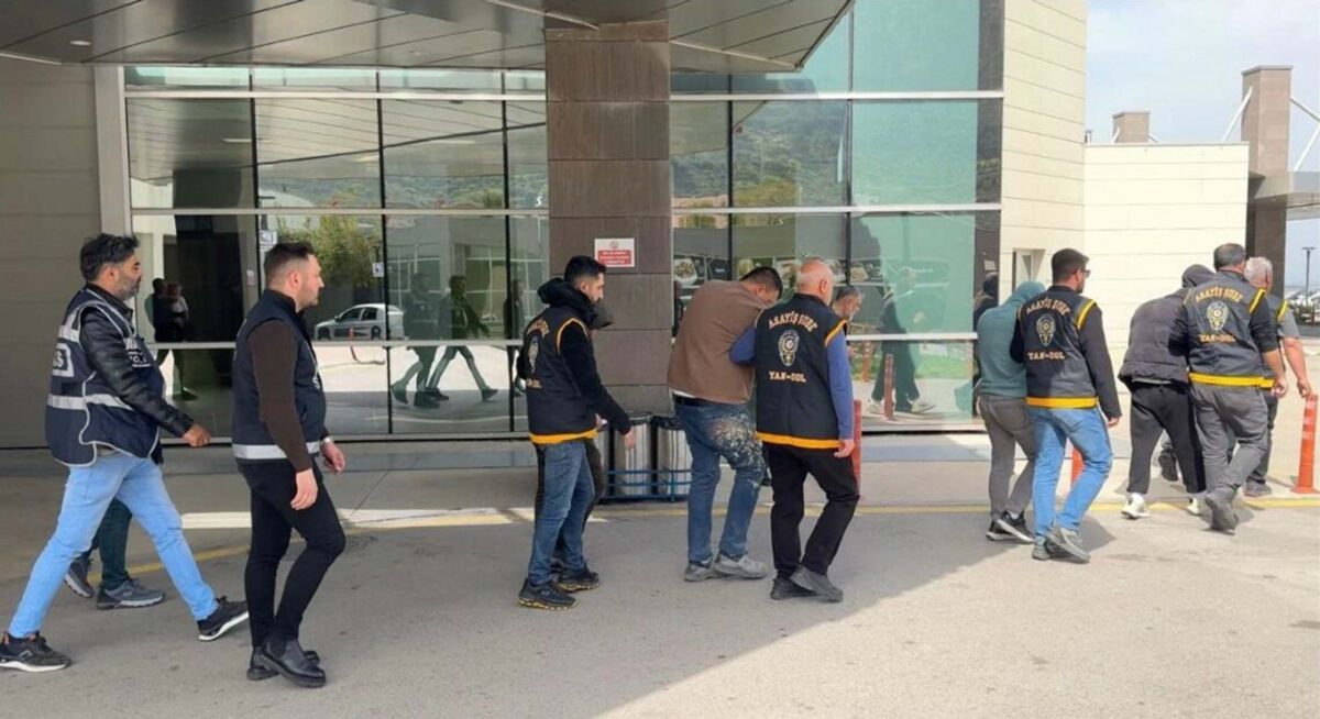 MANİSA’da kendilerini avukat olarak tanıtıp, bir vatandaşı farklı tarihlerde toplam 500