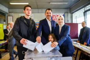AK Parti İstanbul Büyükşehir Belediyesi Başkan Adayı Murat Kurum, İstanbul Kağıthane’de yer