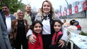 Seçim çalışmalarını sürdüren Cumhuriyet Halk Partisi (CHP) Konak Belediye Başkan