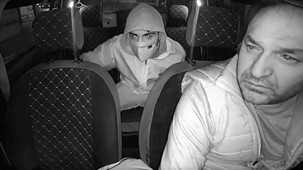 44 yaşındaki Oğuz Erge İzmir‘de 15 yıldır taksi şoförlüğü yapıyordu.