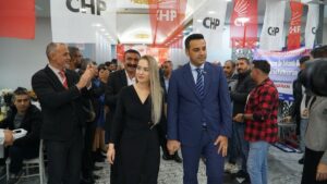 Çiğlili kadınlar, CHP Çiğli Belediye Başkan Adayı Onur Emrah Yıldız’ın