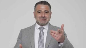 Menderes Belediye Başkan Adayı Sinan Akdeniz; hemşehrilerini sandığa çağırarak; bir