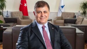 İzmir Büyükşehir Belediye Başkanı Dr. Cemil Tugay’ı, büyükşehir belediye başkanı