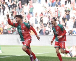 TFF 3’üncü Lig 2’nci Grup’ta taraftarının tıklım tıklım doldurduğu Alsancak