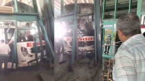 Olay, saat 11.30 sıralarında İzmir Otobüs ve Şehir Terminali’nde meydana
