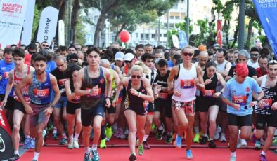 Maraton İzmir’de start verildi: 8 bin sporcu katıldı
