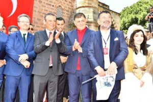 İzmir Büyükşehir Belediye Başkanı Dr. Cemil Tugay, CHP Genel Başkanı