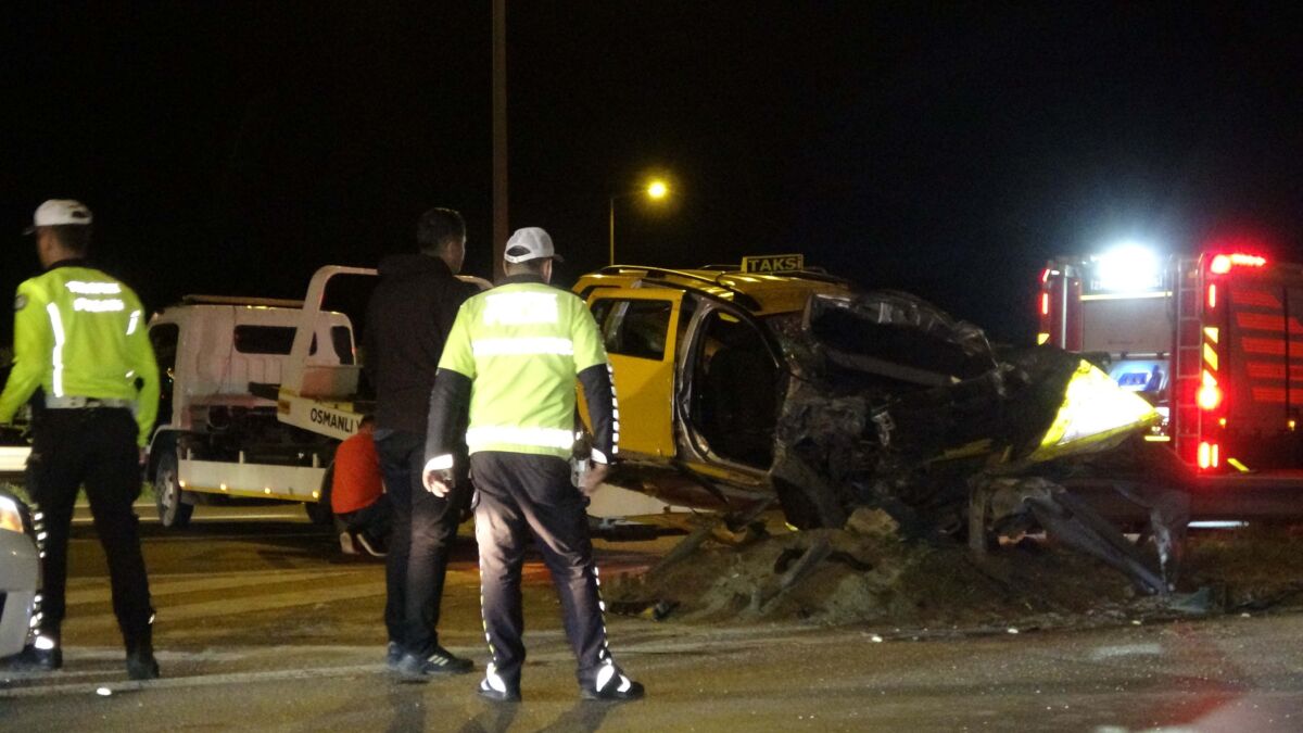 Kaza, saat 23.00 sıralarında O-30 İzmir Çevre Yolu’nun Buca (Doğu)