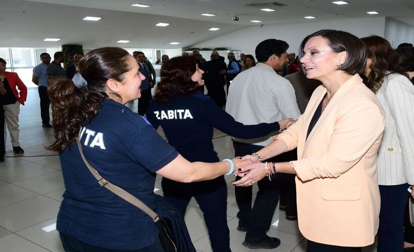 Mazbatasını aldıktan sonra görevine başlayan Karabağlar’ın ilk kadın Belediye Başkanı