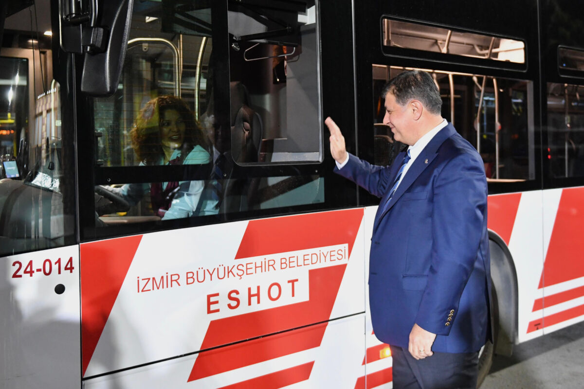 İzmir Büyükşehir Belediye Başkanı Dr. Cemil Tugay, Büyükşehir Belediyesi ve